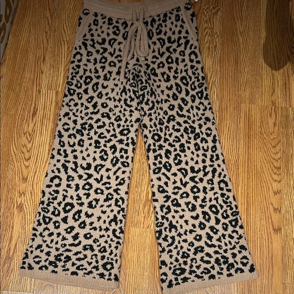 Leopard Print Women's Pajama Set - Picture 3 of 3
